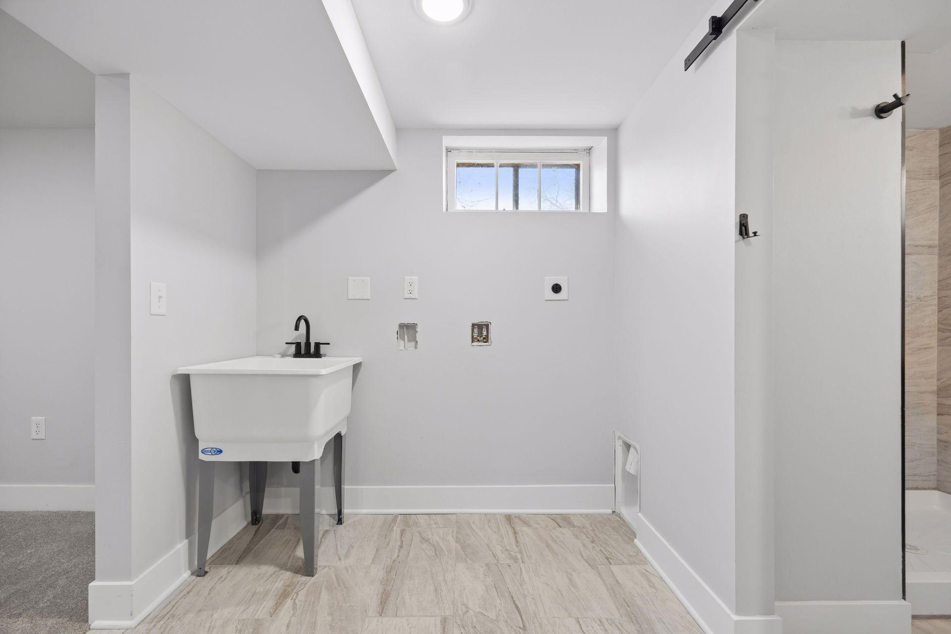 3951 Thomas Avenue N