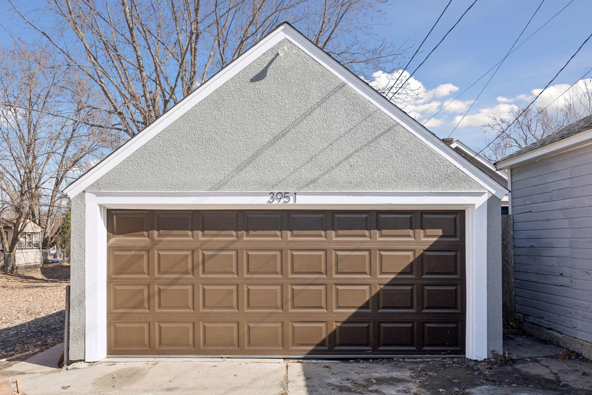 3951 Thomas Avenue N