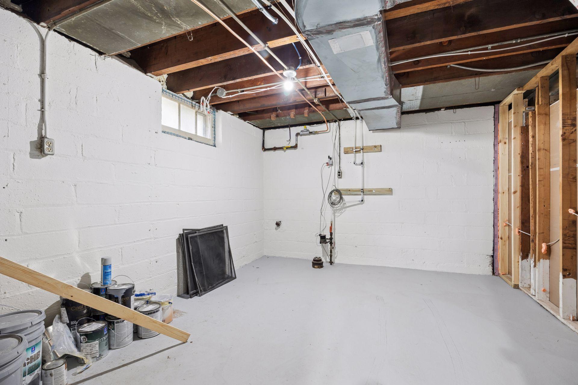 3951 Thomas Avenue N