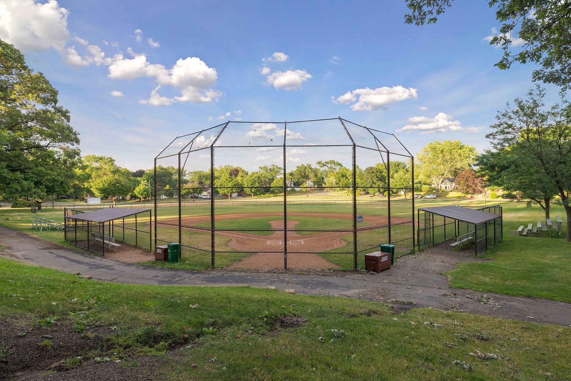 3951 Thomas Avenue N