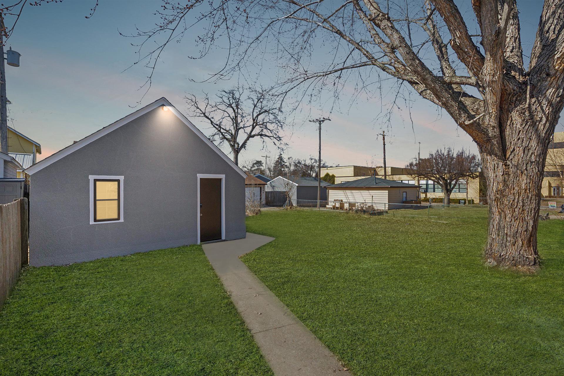 3951 Thomas Avenue N