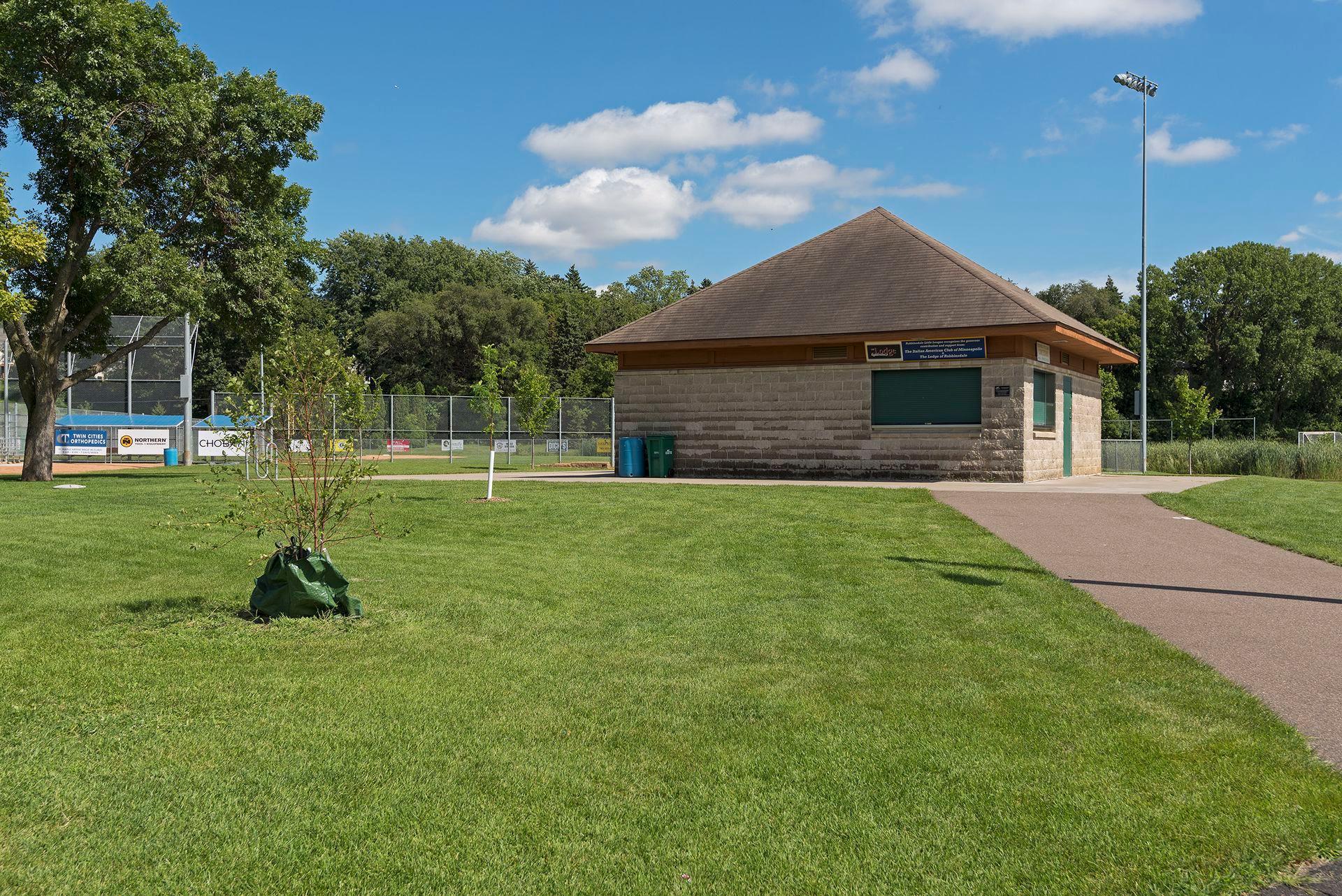 3951 Thomas Avenue N