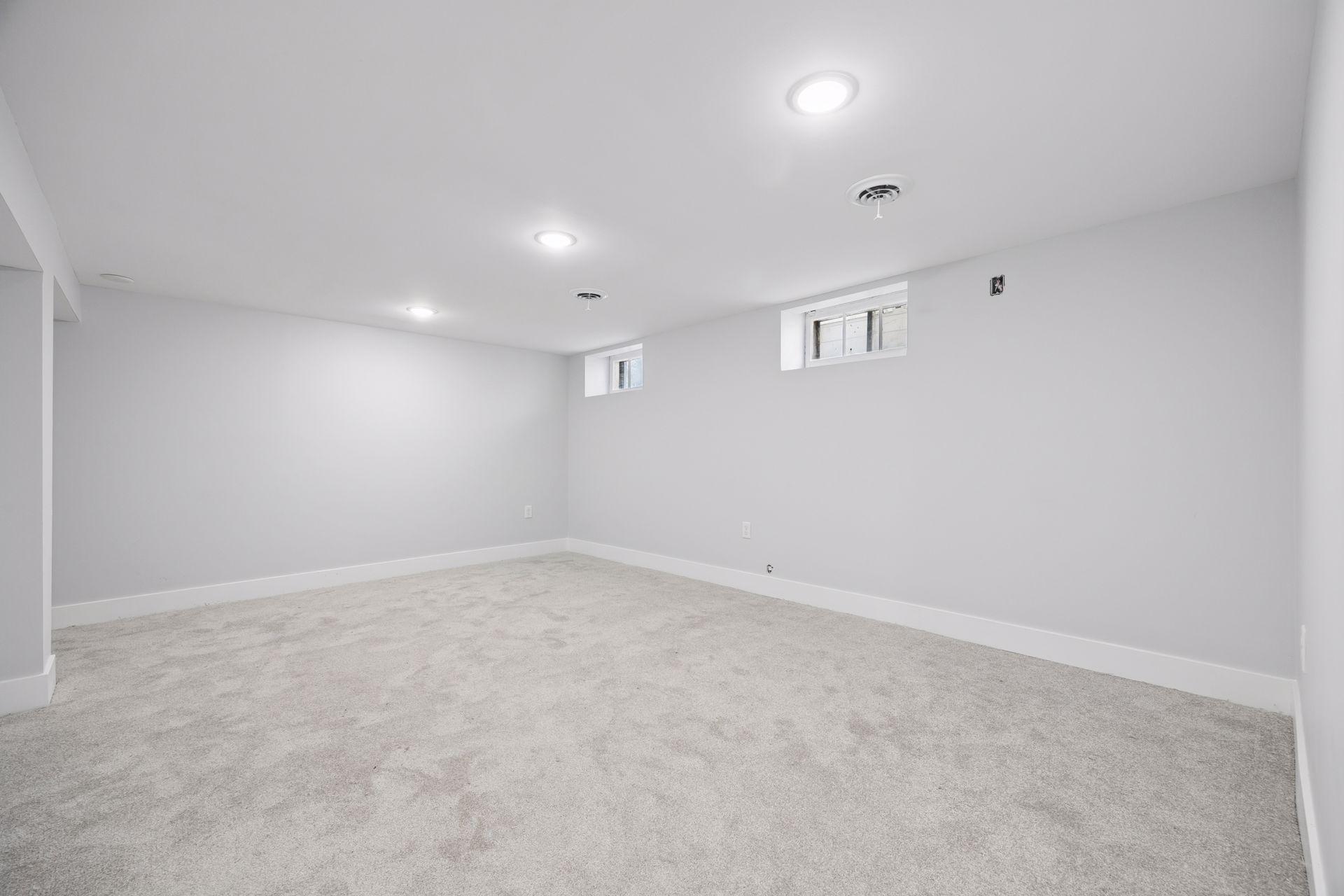 3951 Thomas Avenue N