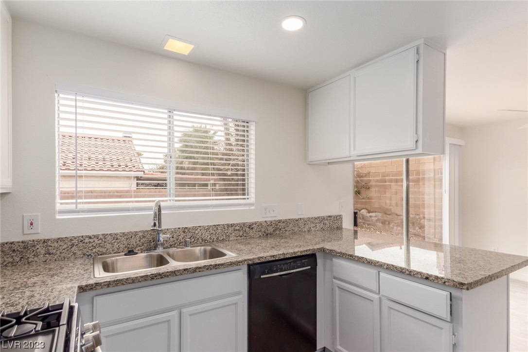 7739 Kalmalii Avenue