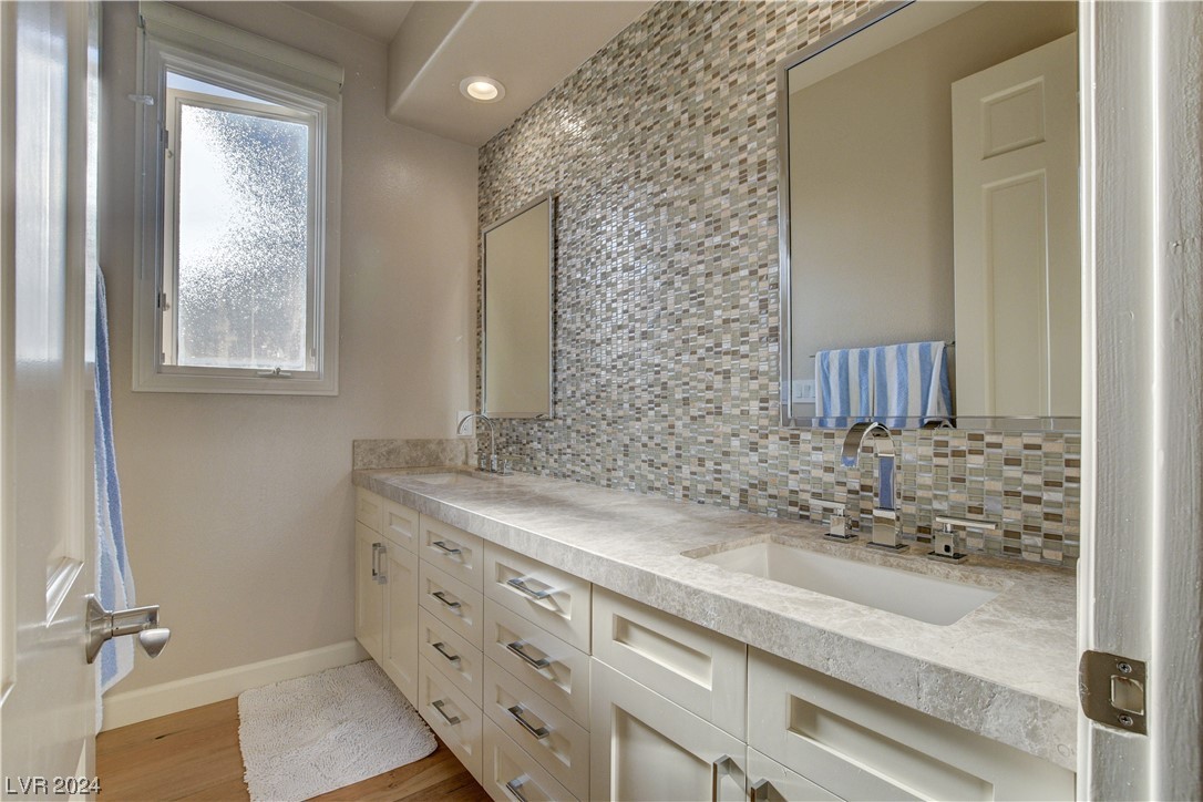 8225 Horseshoe Bend Lane