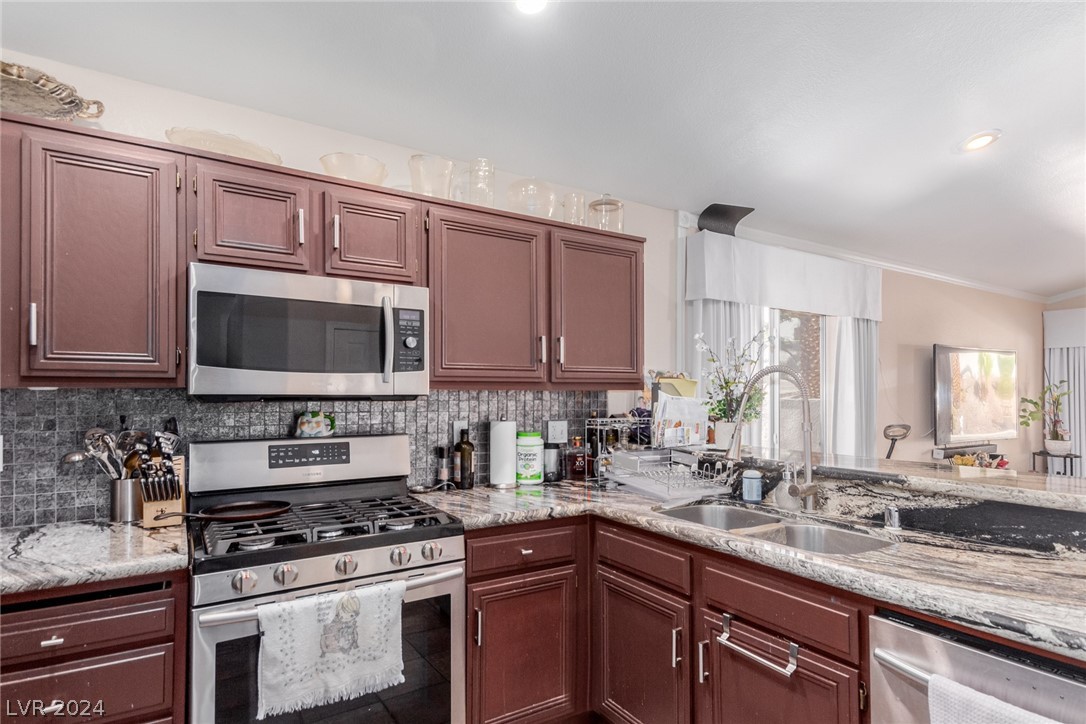 1220 Diamond Valley Street