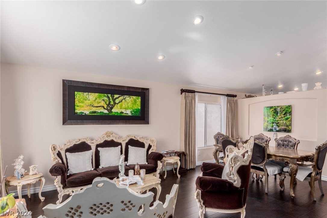 1220 Diamond Valley Street