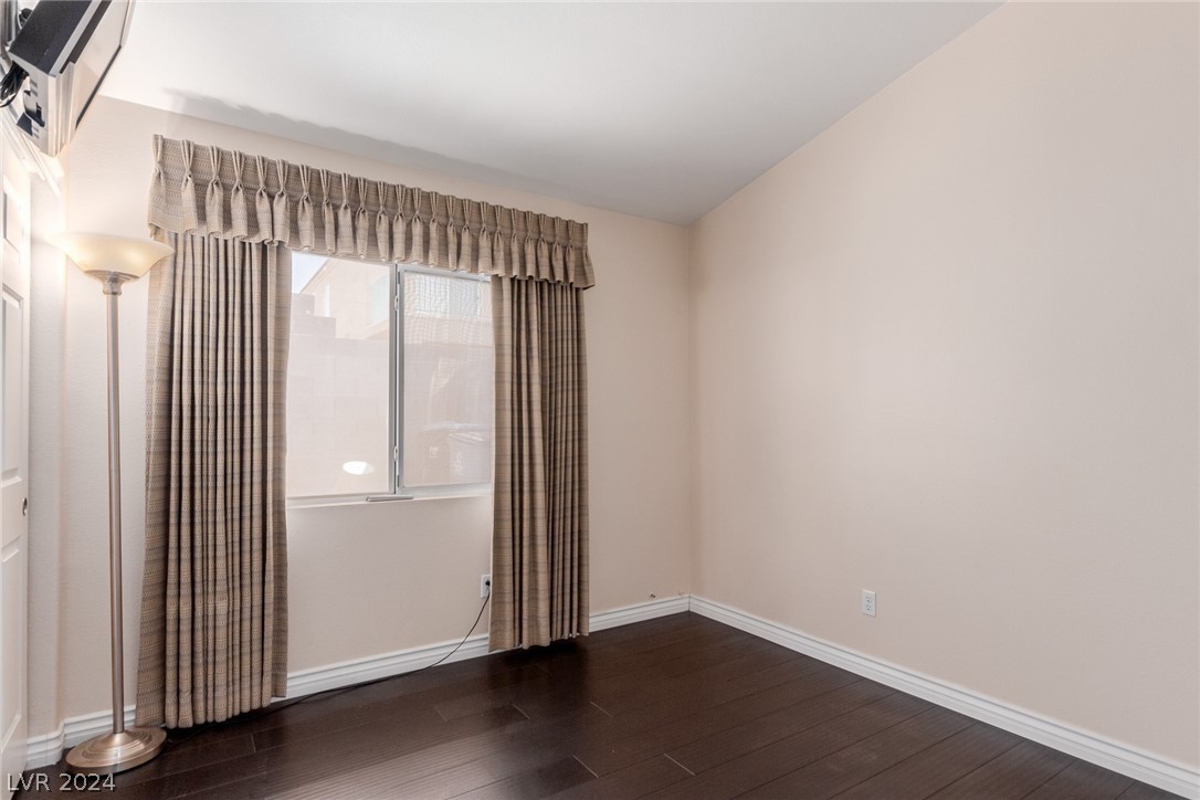 1220 Diamond Valley Street