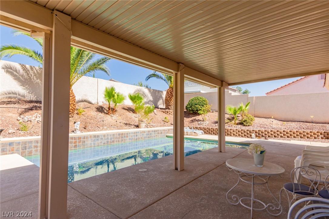 1220 Diamond Valley Street