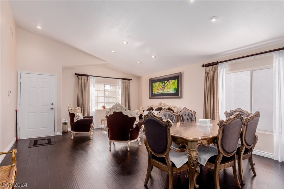 1220 Diamond Valley Street