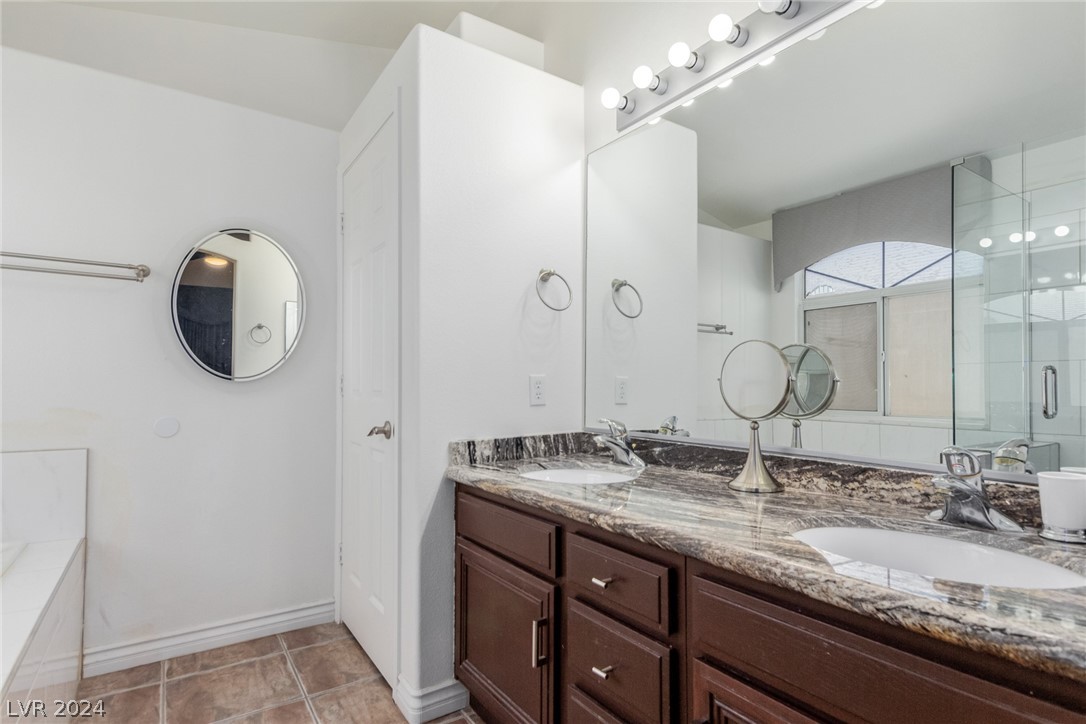 1220 Diamond Valley Street