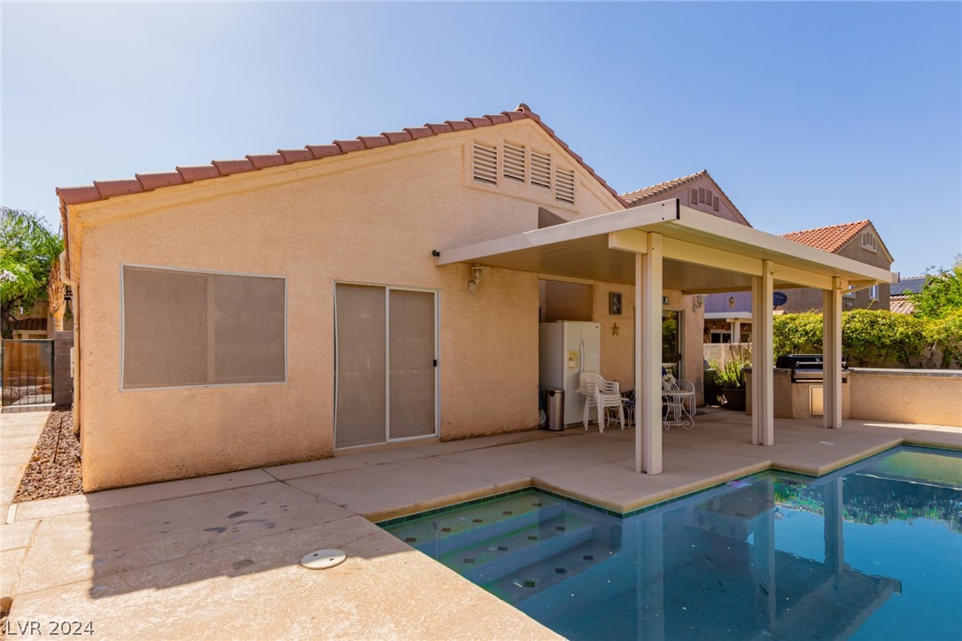 1220 Diamond Valley Street