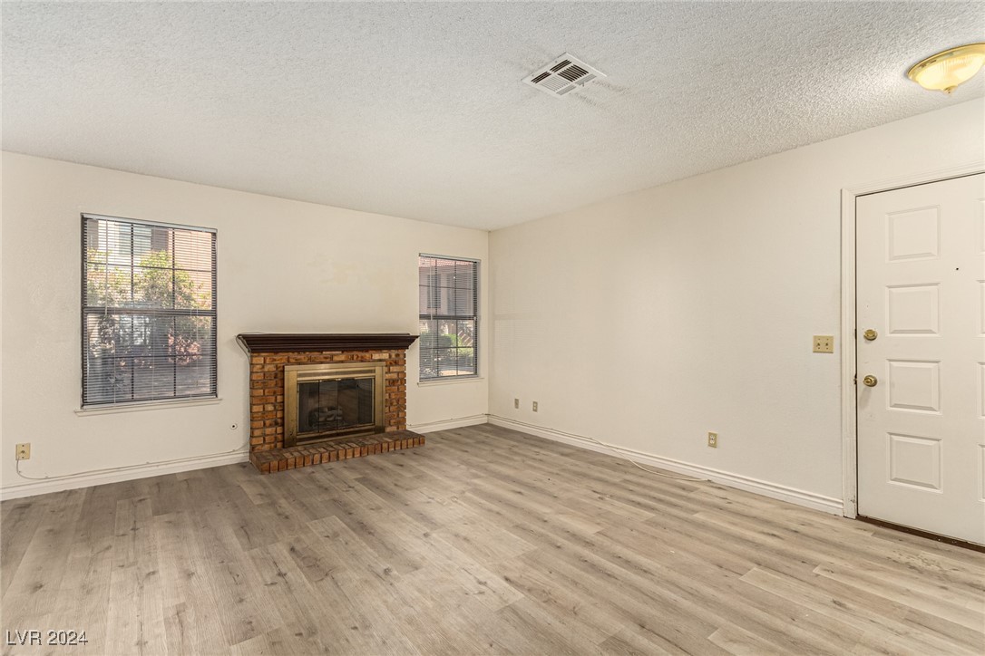 5576 West Rochelle Avenue 33A