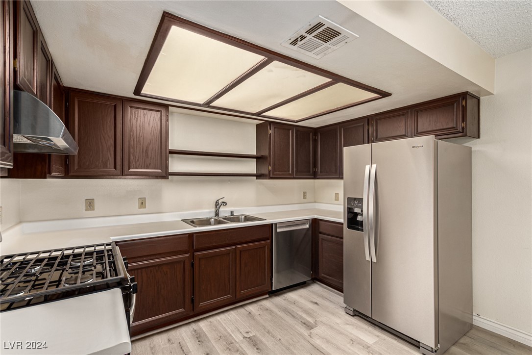 5576 West Rochelle Avenue 33A