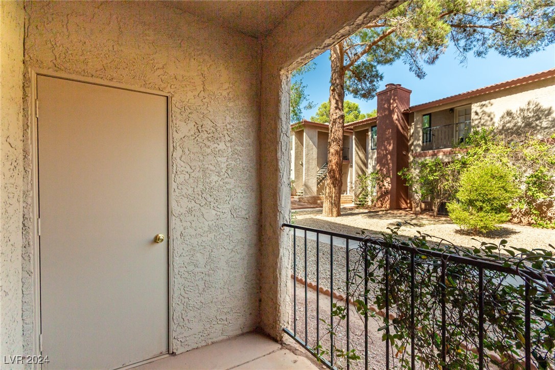 5576 West Rochelle Avenue 33A