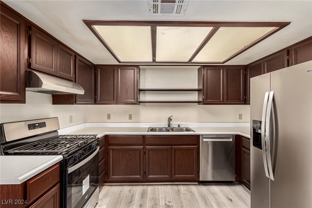 5576 West Rochelle Avenue 33A