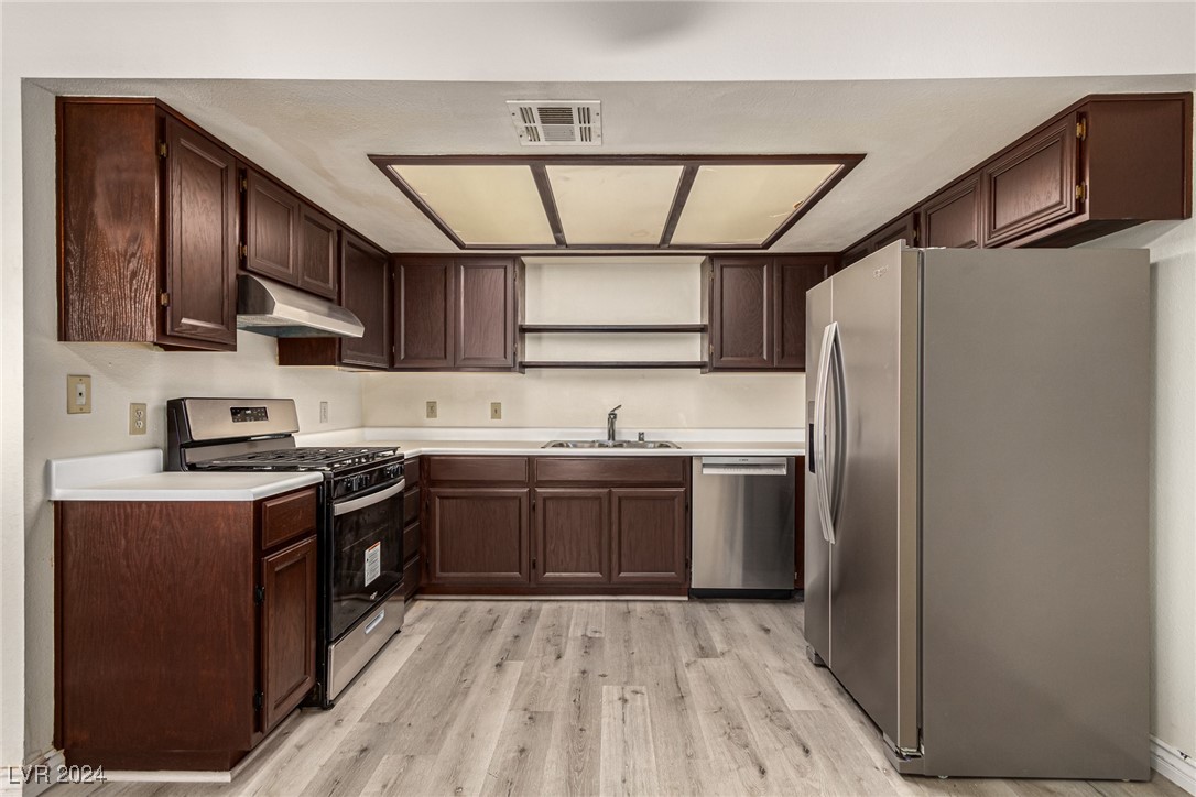 5576 West Rochelle Avenue 16B