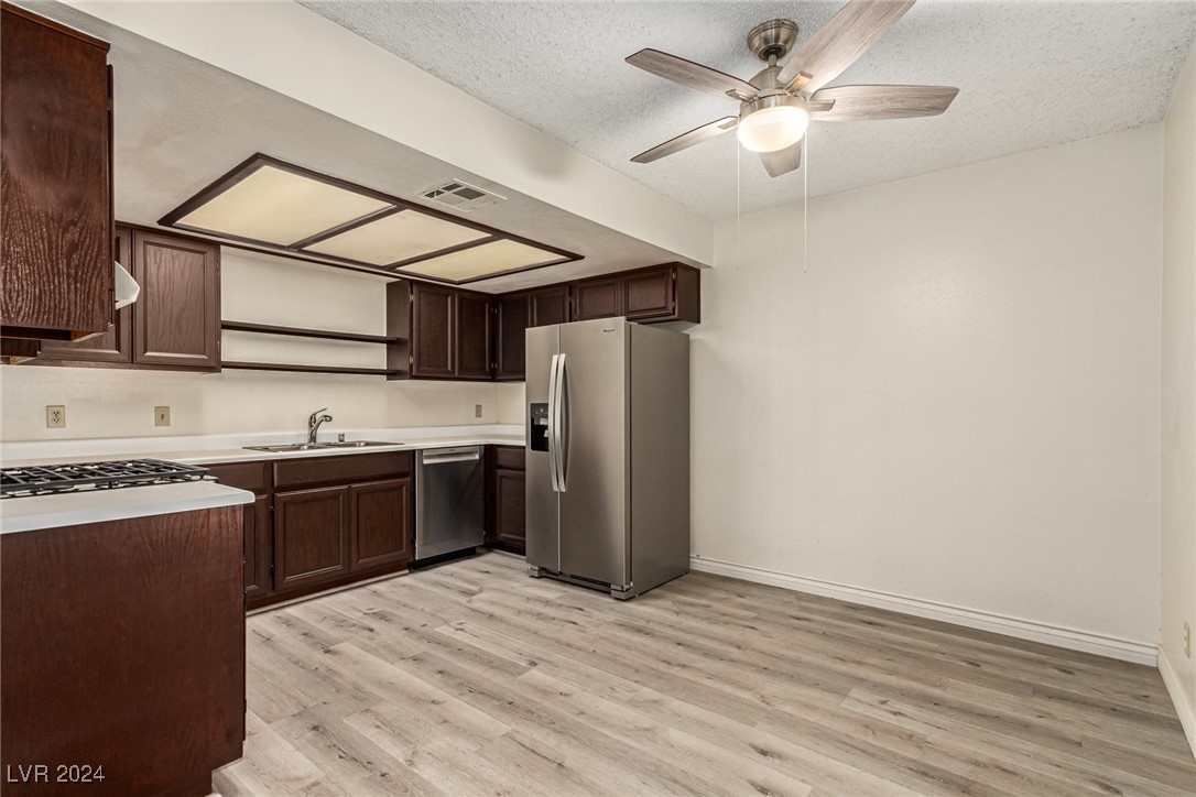 5576 West Rochelle Avenue 16B