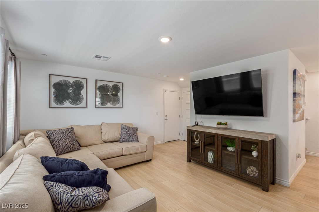 6208 Rathbone Street