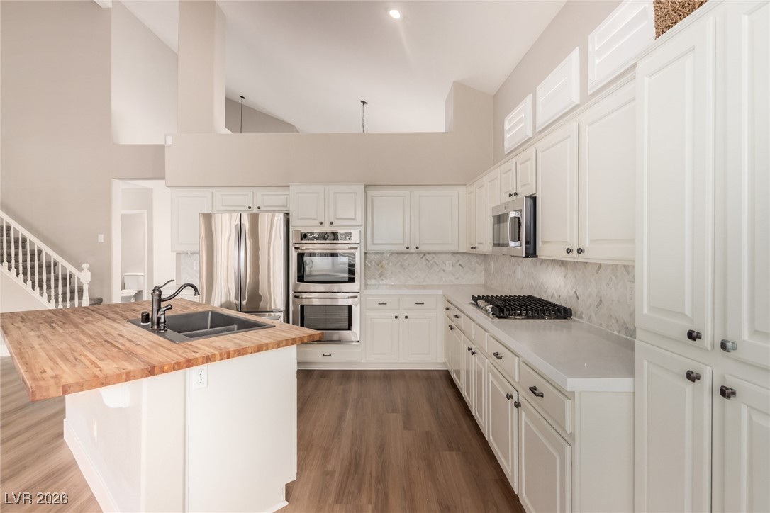 264 Pointe Ranier Avenue