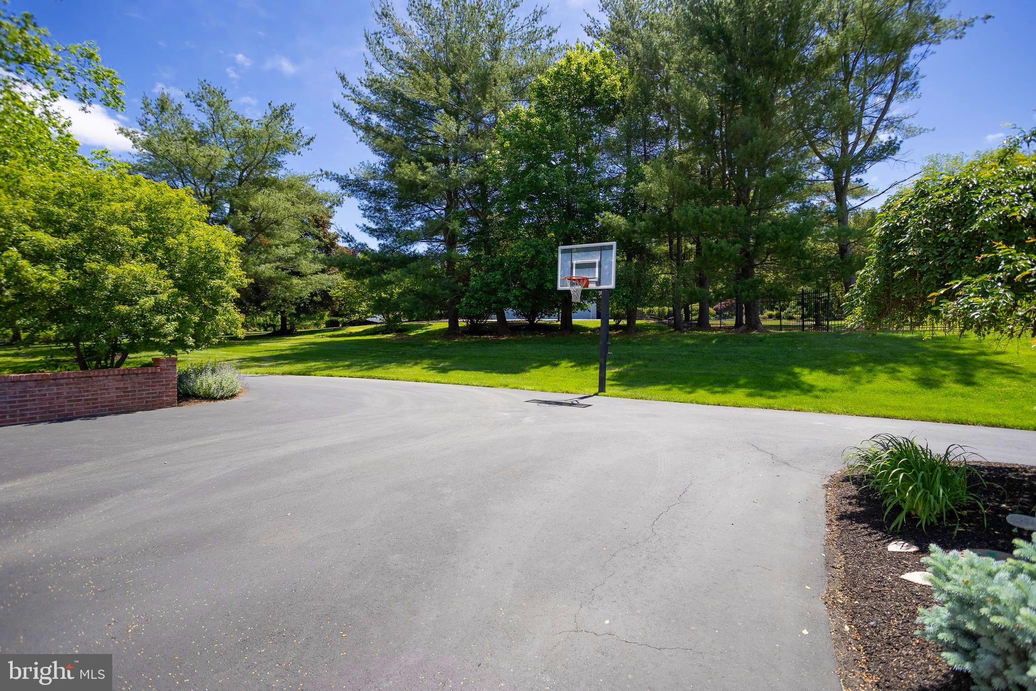 9 GREENBRIAR CIRCLE