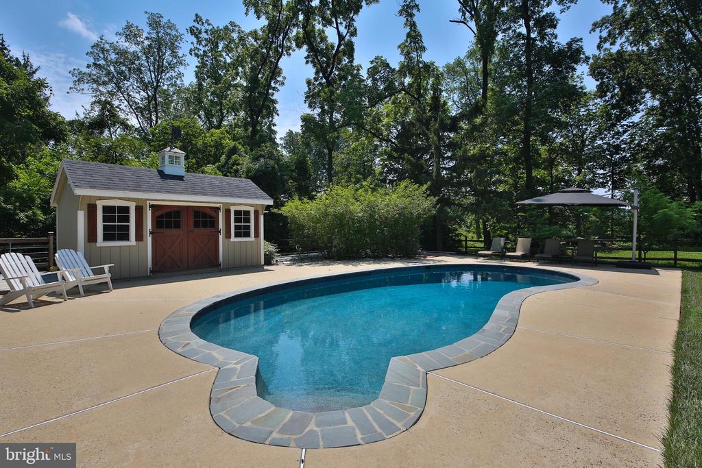 4964 POINT PLEASANT PIKE