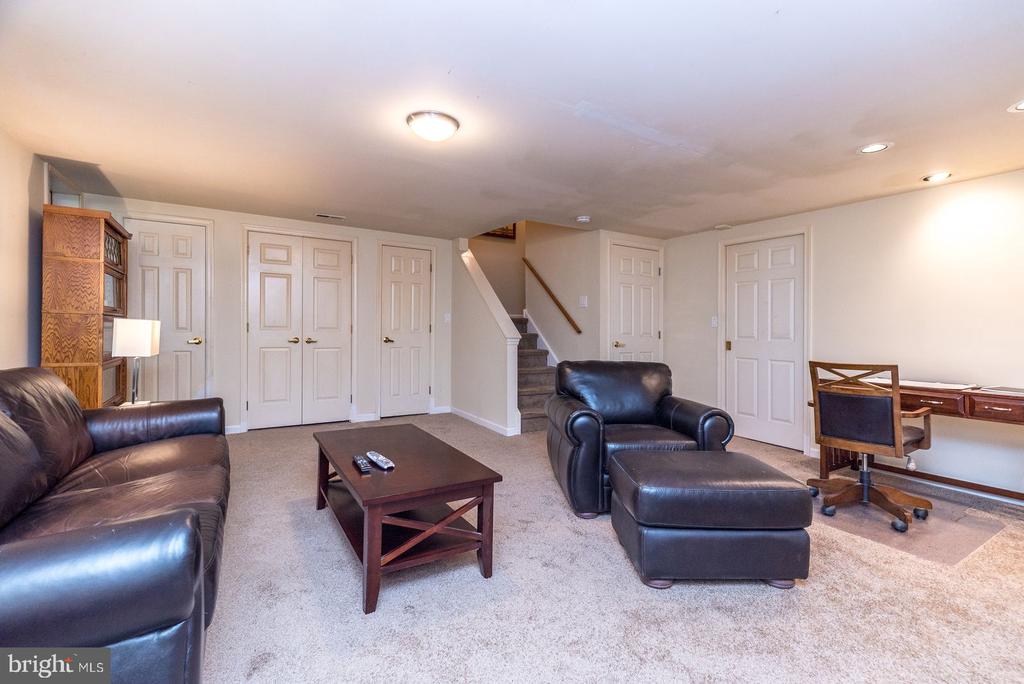 2402 DOGLEG DRIVE