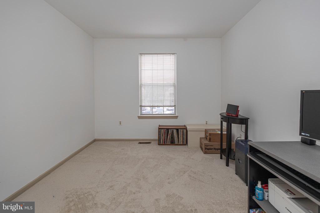 512 MEWS DRIVE