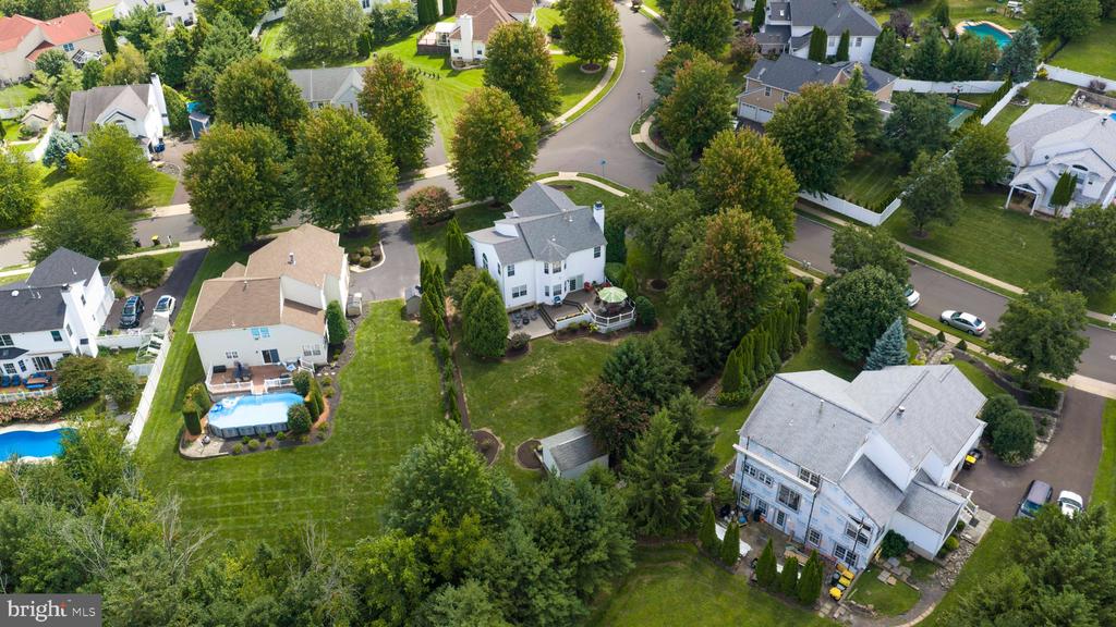 212 SOMERSET CIRCLE