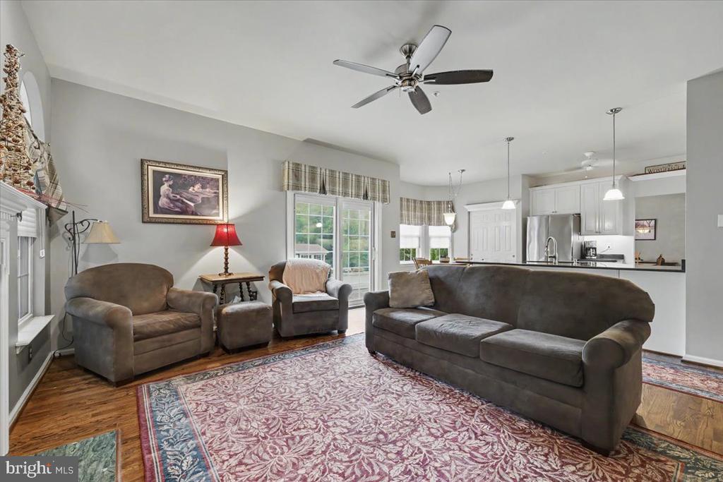 212 SOMERSET CIRCLE