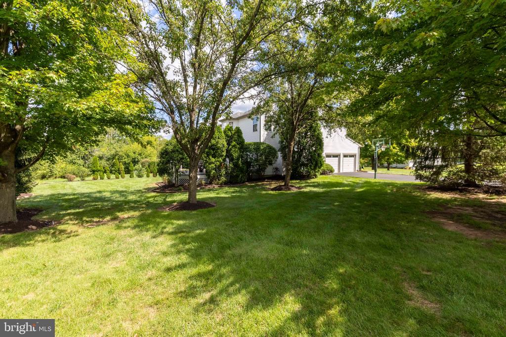 212 SOMERSET CIRCLE