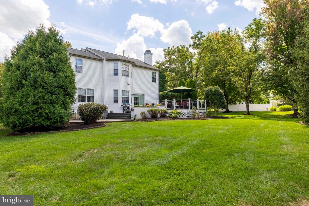 212 SOMERSET CIRCLE