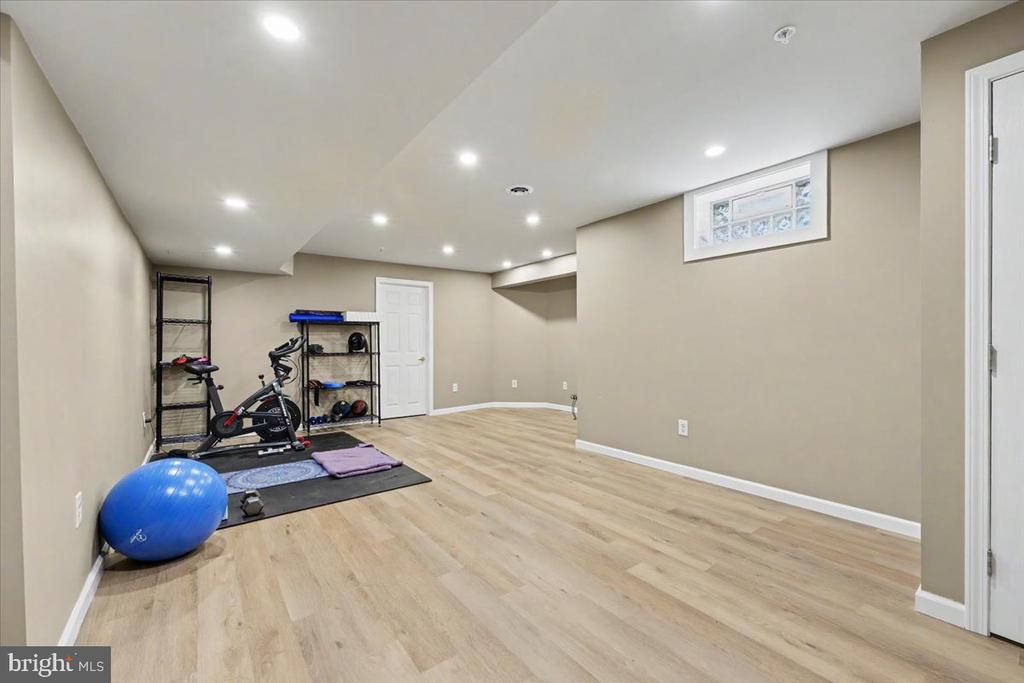 212 SOMERSET CIRCLE