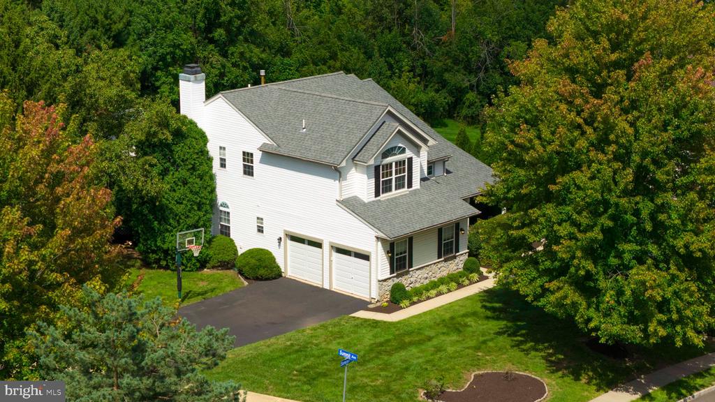 212 SOMERSET CIRCLE