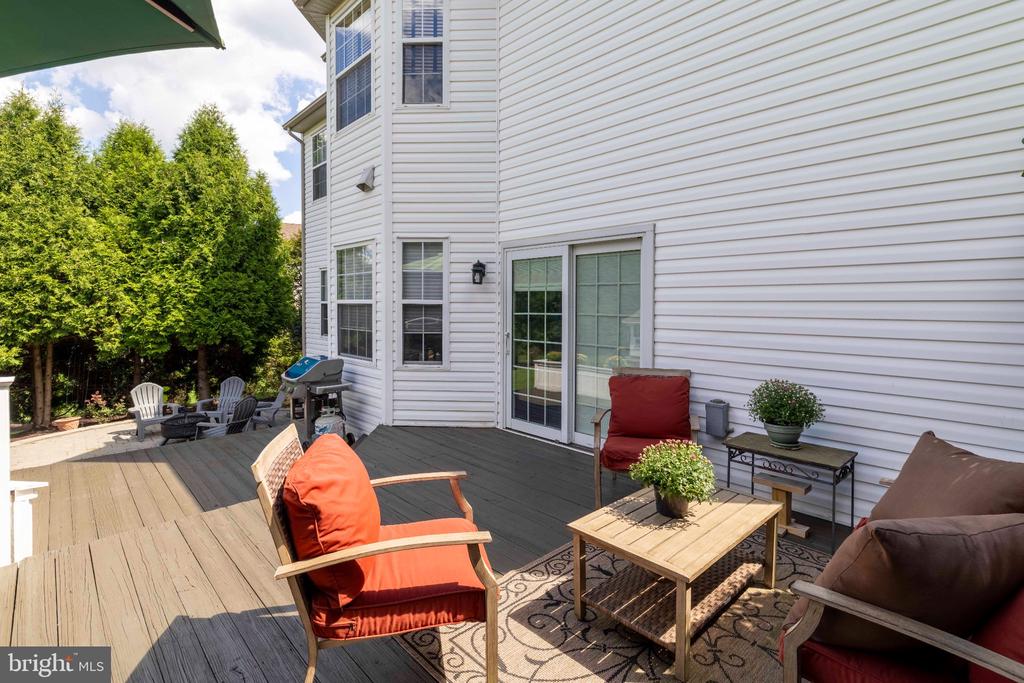 212 SOMERSET CIRCLE