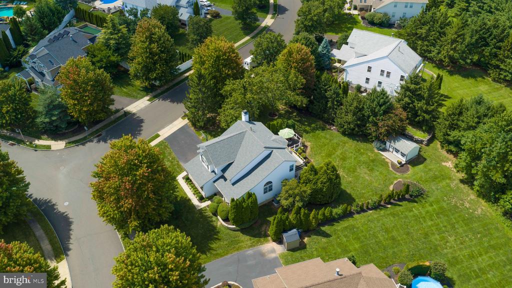 212 SOMERSET CIRCLE
