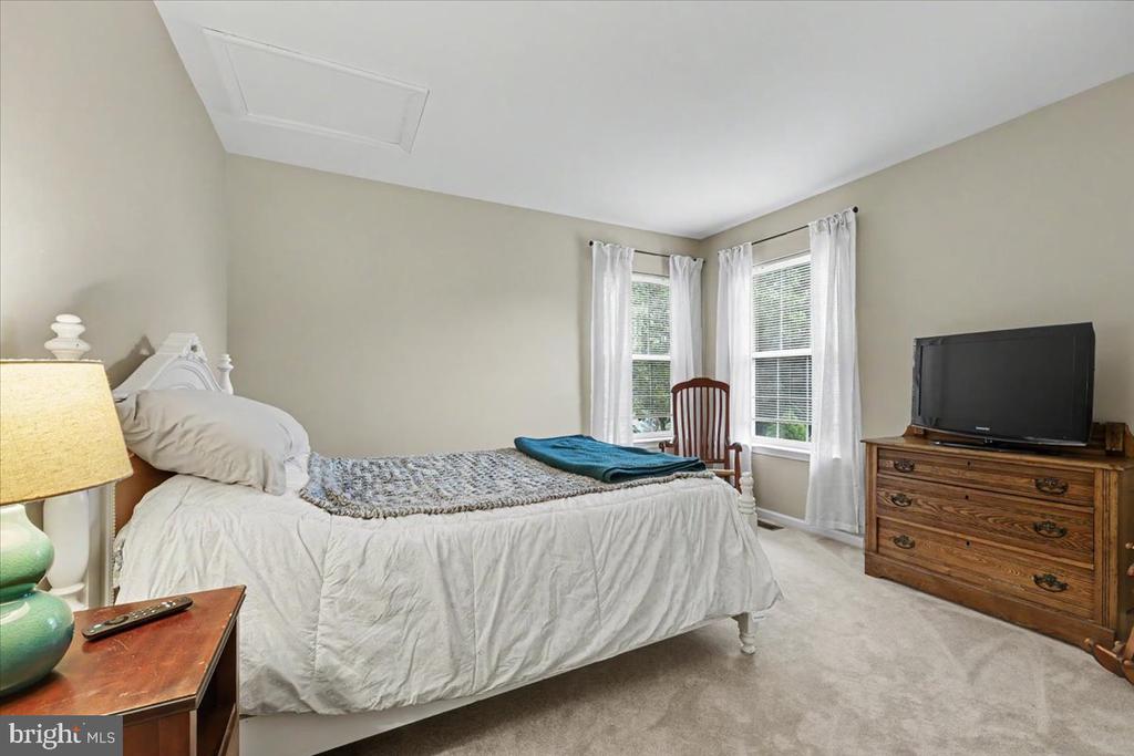 212 SOMERSET CIRCLE