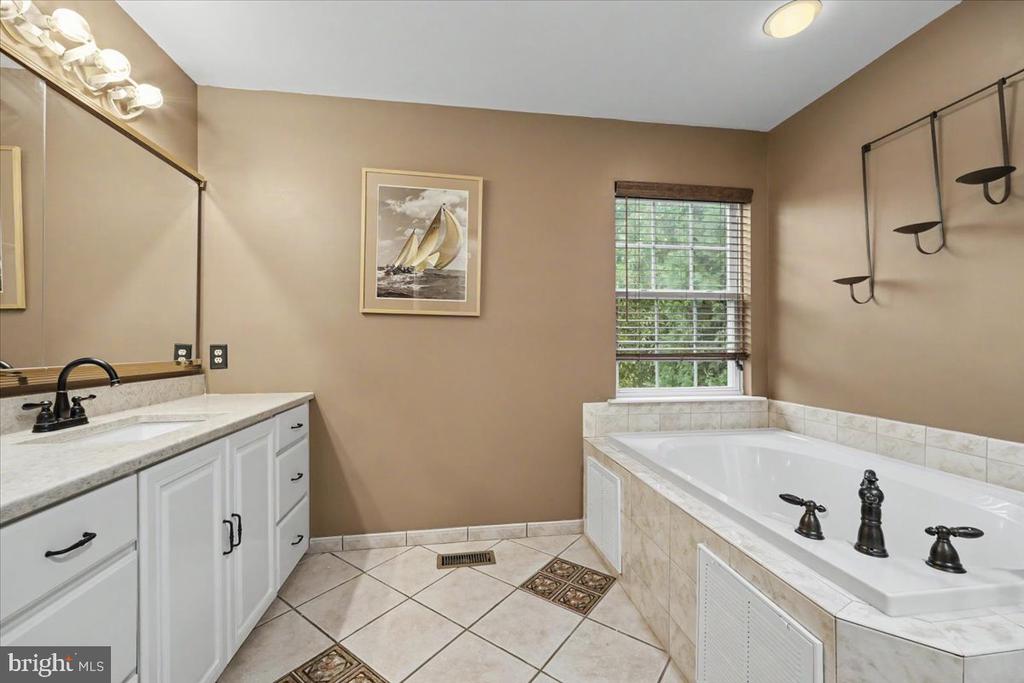 212 SOMERSET CIRCLE