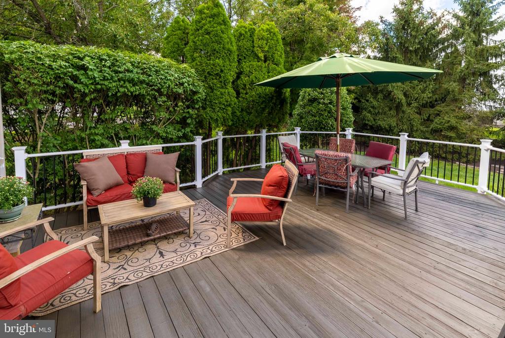 212 SOMERSET CIRCLE