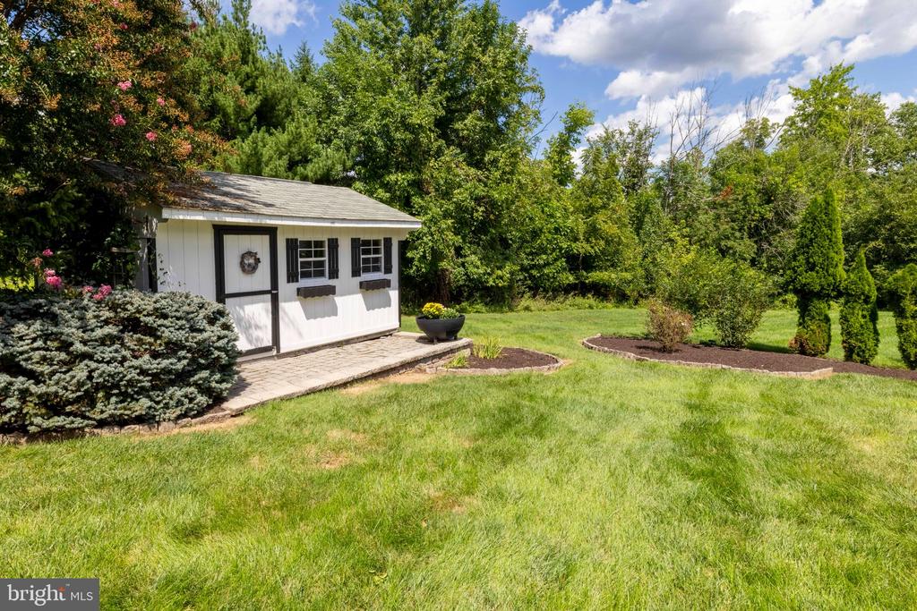 212 SOMERSET CIRCLE