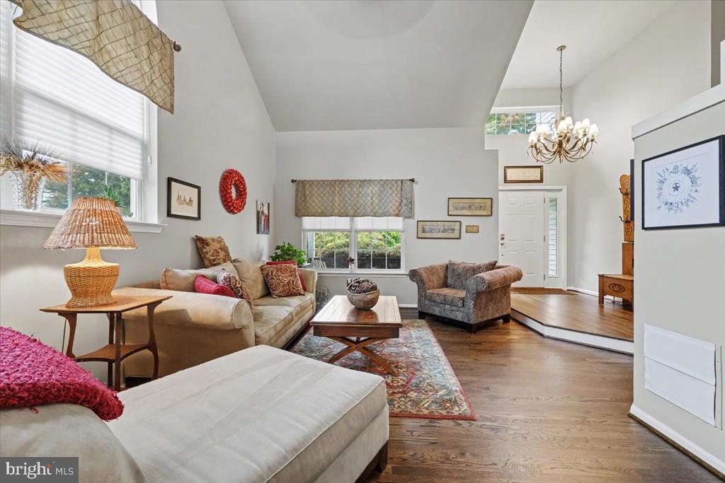 212 SOMERSET CIRCLE