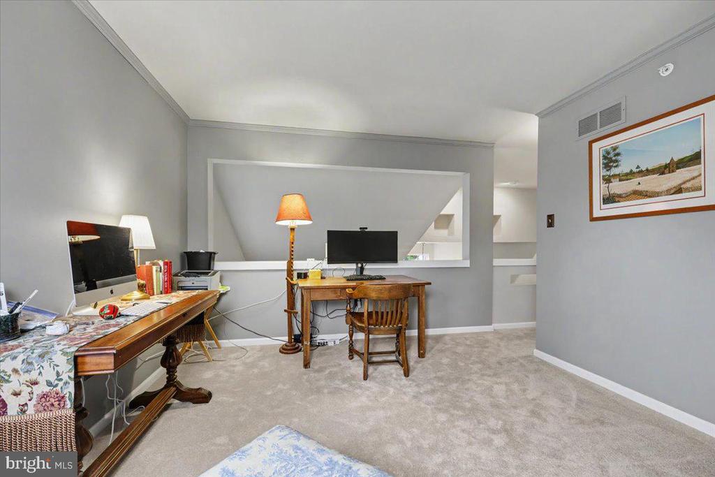 212 SOMERSET CIRCLE