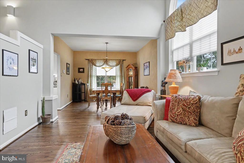 212 SOMERSET CIRCLE