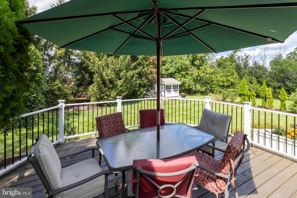 212 SOMERSET CIRCLE