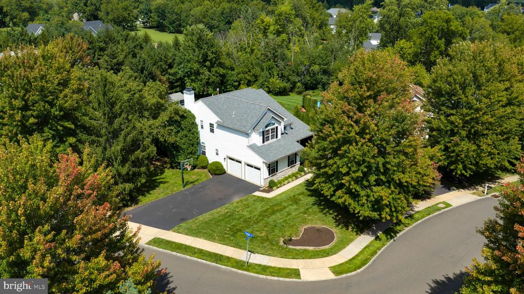 212 SOMERSET CIRCLE
