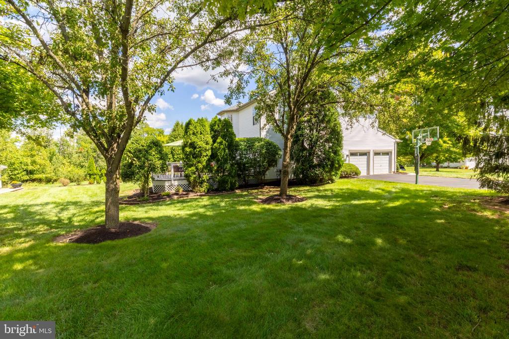 212 SOMERSET CIRCLE
