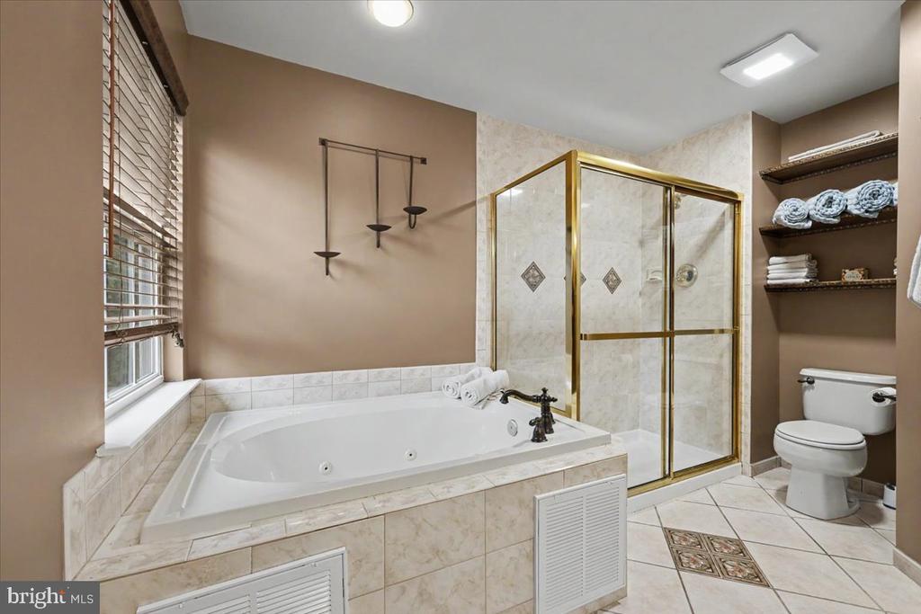 212 SOMERSET CIRCLE