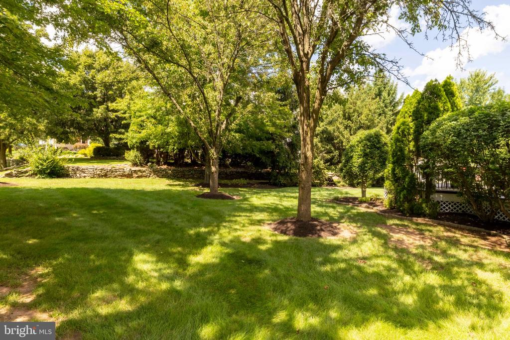212 SOMERSET CIRCLE