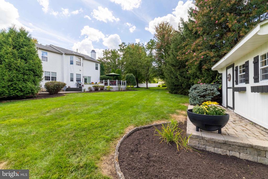 212 SOMERSET CIRCLE