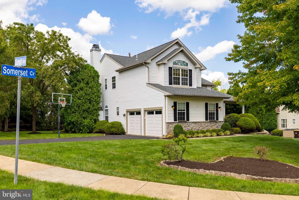 212 SOMERSET CIRCLE
